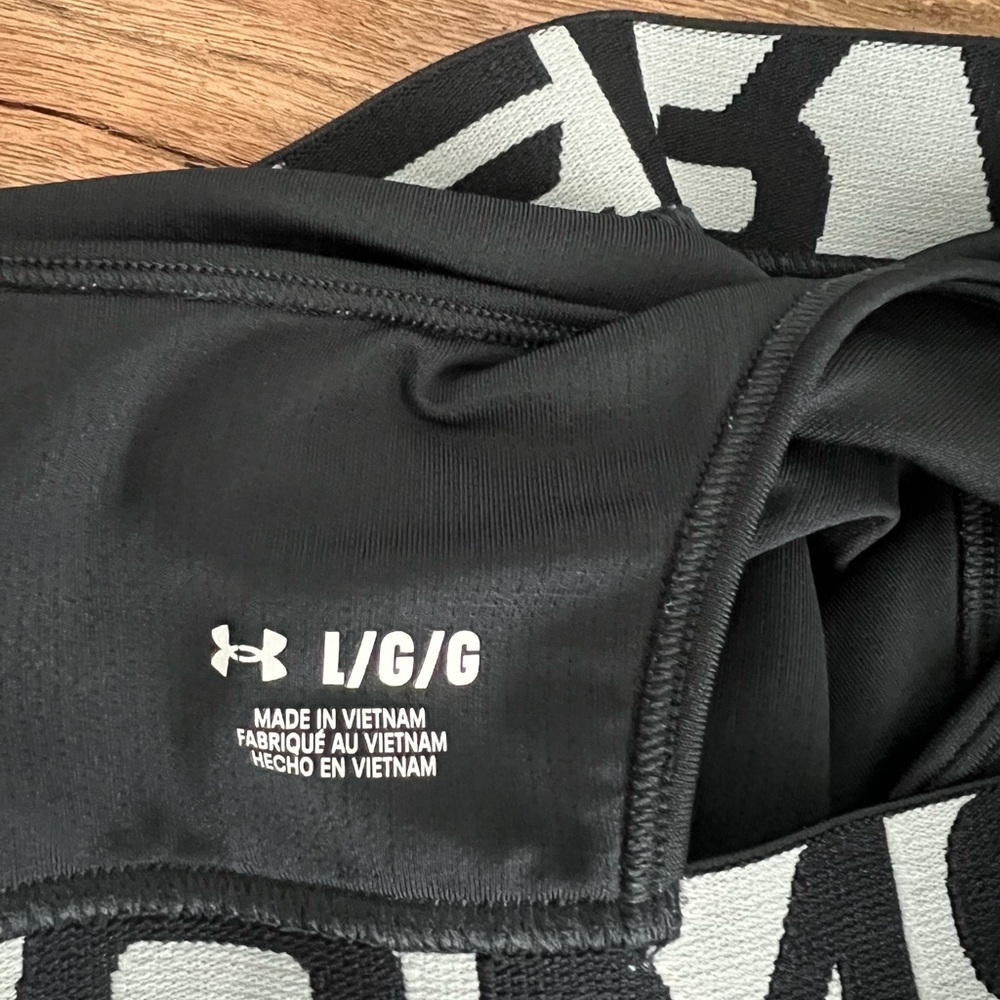 Under Armour Black and White Performance Top - Picture 3 of 3